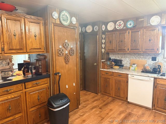 29663 S 225 Road, Henryetta, OK 74437