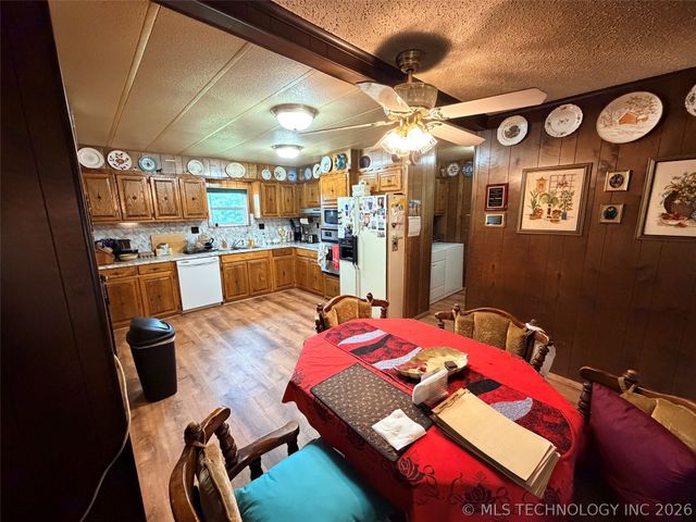 29663 S 225 Road, Henryetta, OK 74437