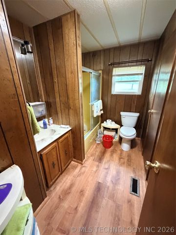 29663 S 225 Road, Henryetta, OK 74437