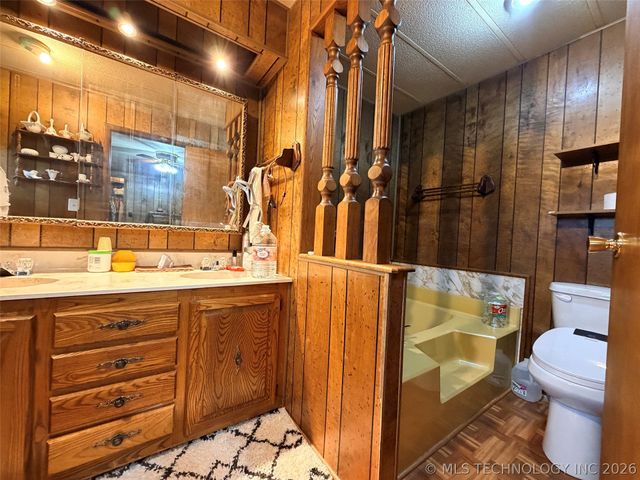 29663 S 225 Road, Henryetta, OK 74437