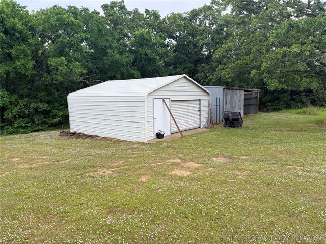 29663 S 225 Road, Henryetta, OK 74437