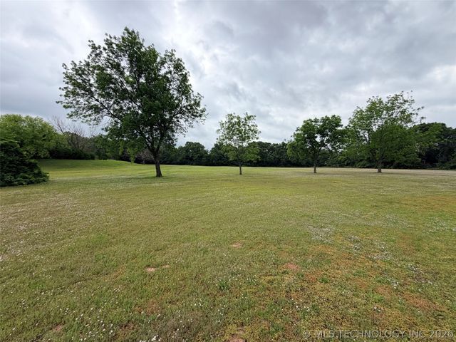 29663 S 225 Road, Henryetta, OK 74437