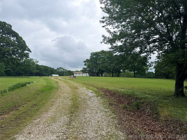 29663 S 225 Road, Henryetta, OK 74437