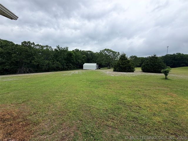 29663 S 225 Road, Henryetta, OK 74437