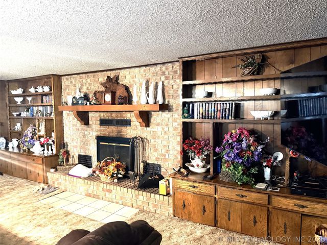 29663 S 225 Road, Henryetta, OK 74437