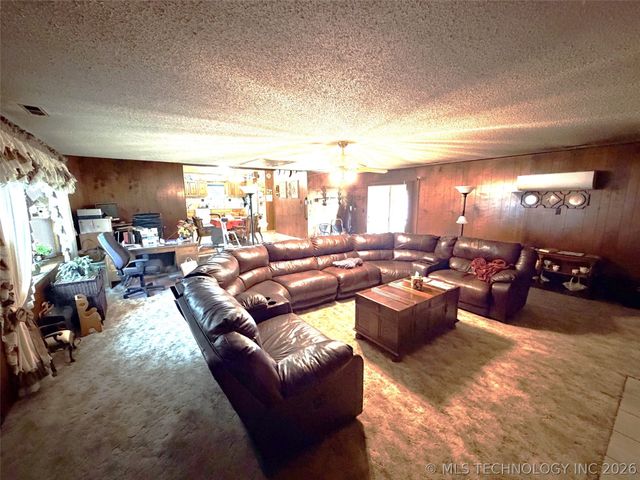 29663 S 225 Road, Henryetta, OK 74437