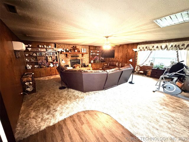29663 S 225 Road, Henryetta, OK 74437