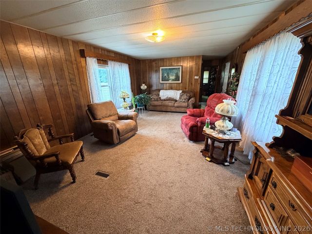 29663 S 225 Road, Henryetta, OK 74437