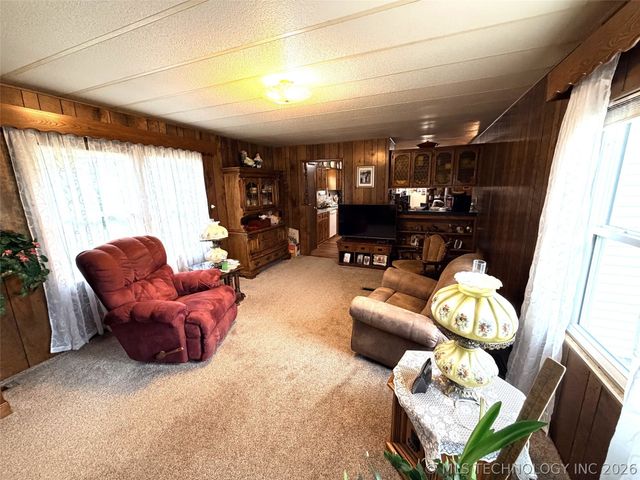29663 S 225 Road, Henryetta, OK 74437