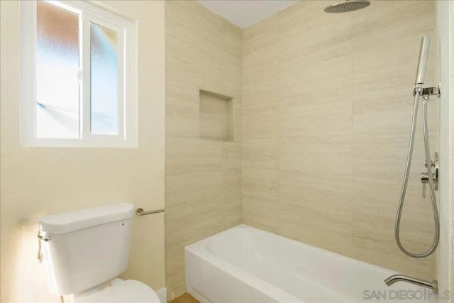 9559 Chestnut St, Spring Valley, CA 91977