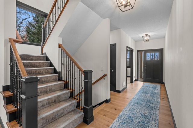 2251 Cleveland Avenue N, Roseville, MN 55113