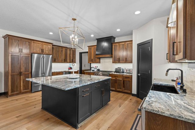 2251 Cleveland Avenue N, Roseville, MN 55113