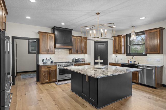 2251 Cleveland Avenue N, Roseville, MN 55113