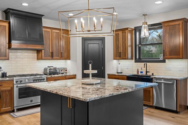 2251 Cleveland Avenue N, Roseville, MN 55113