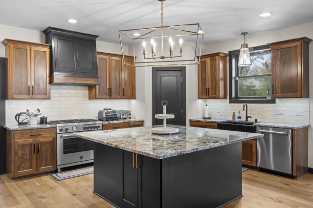 2251 Cleveland Avenue N, Roseville, MN 55113