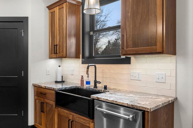 2251 Cleveland Avenue N, Roseville, MN 55113