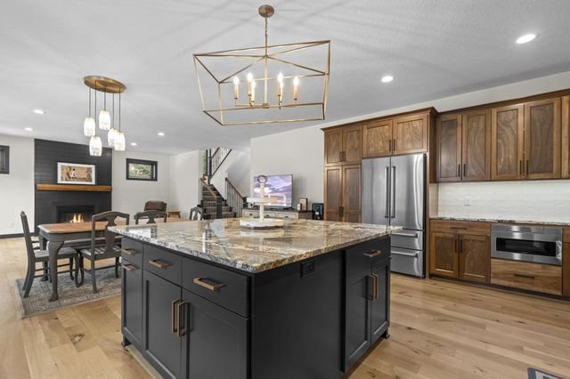 2251 Cleveland Avenue N, Roseville, MN 55113