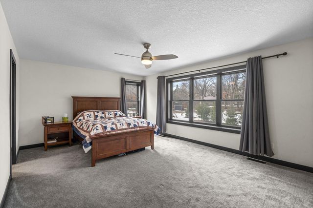 2251 Cleveland Avenue N, Roseville, MN 55113