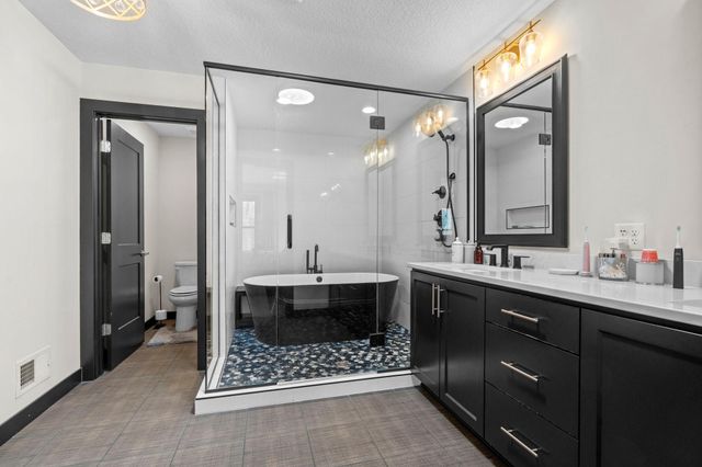 2251 Cleveland Avenue N, Roseville, MN 55113