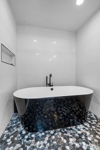 2251 Cleveland Avenue N, Roseville, MN 55113