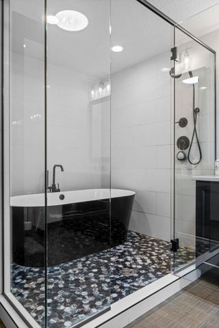 2251 Cleveland Avenue N, Roseville, MN 55113