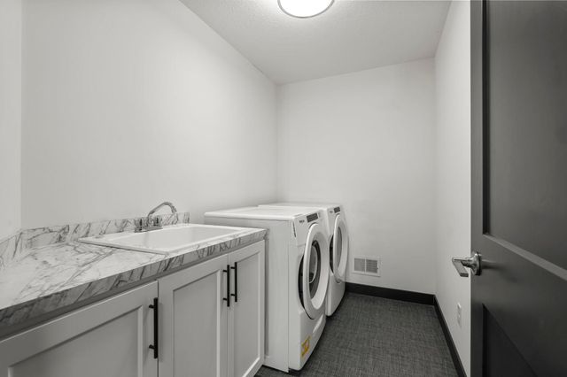 2251 Cleveland Avenue N, Roseville, MN 55113