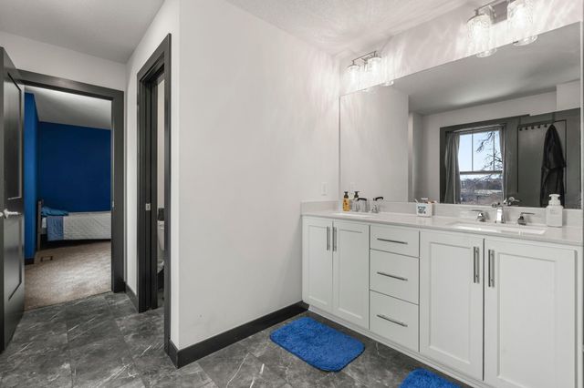 2251 Cleveland Avenue N, Roseville, MN 55113