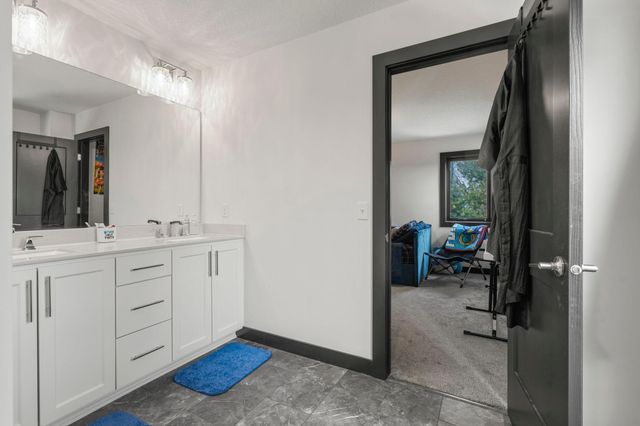 2251 Cleveland Avenue N, Roseville, MN 55113