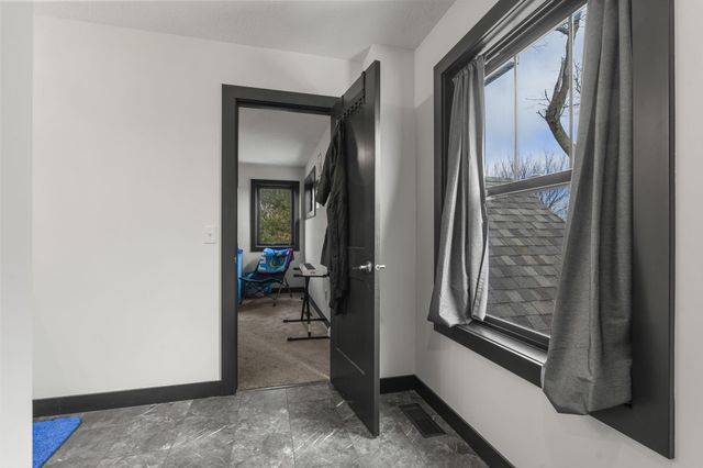 2251 Cleveland Avenue N, Roseville, MN 55113