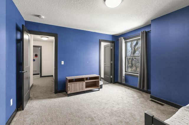 2251 Cleveland Avenue N, Roseville, MN 55113