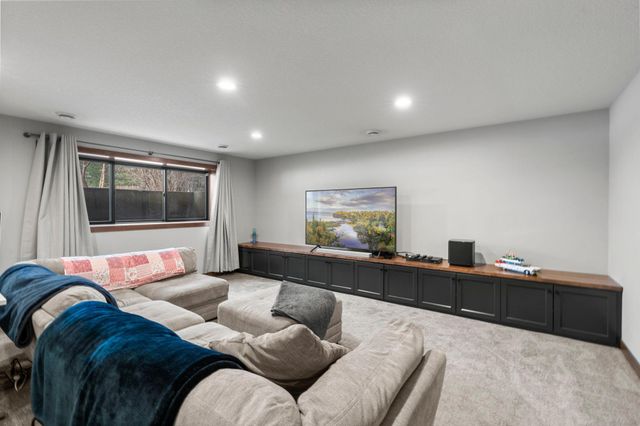 2251 Cleveland Avenue N, Roseville, MN 55113