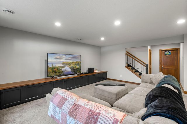 2251 Cleveland Avenue N, Roseville, MN 55113