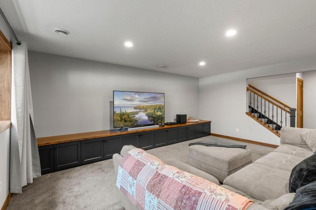 2251 Cleveland Avenue N, Roseville, MN 55113