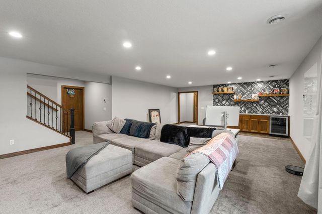 2251 Cleveland Avenue N, Roseville, MN 55113