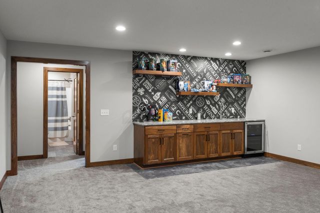 2251 Cleveland Avenue N, Roseville, MN 55113