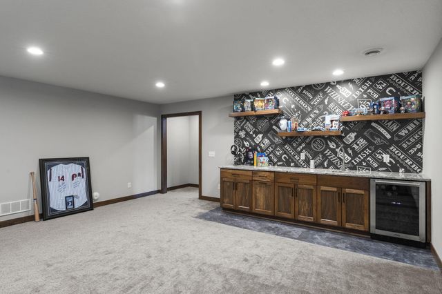 2251 Cleveland Avenue N, Roseville, MN 55113