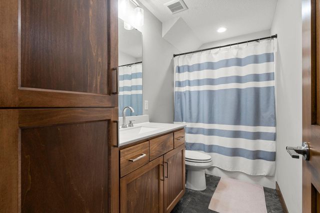 2251 Cleveland Avenue N, Roseville, MN 55113