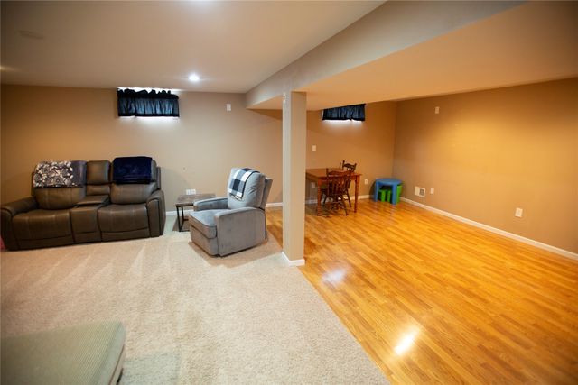 514 W Long Lane Drive, Knoxville, IA 50138