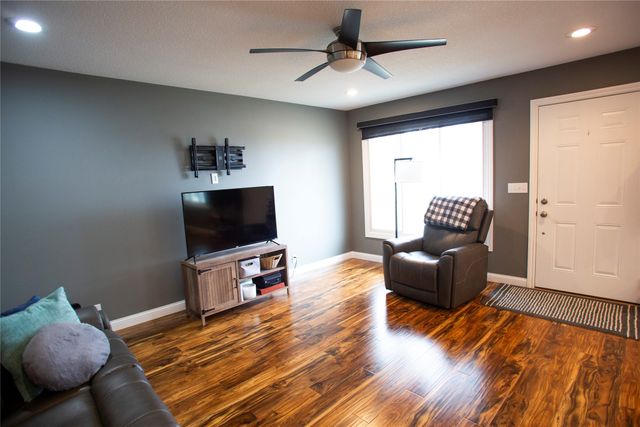 514 W Long Lane Drive, Knoxville, IA 50138