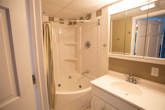 514 W Long Lane Drive, Knoxville, IA 50138