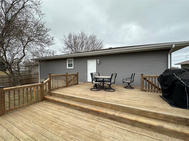 514 W Long Lane Drive, Knoxville, IA 50138