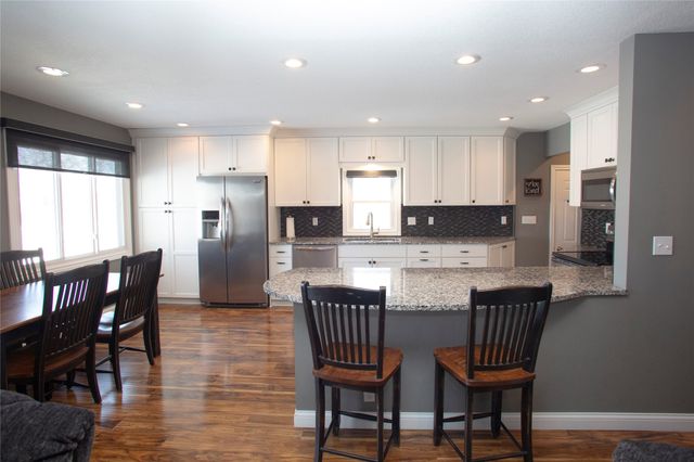 514 W Long Lane Drive, Knoxville, IA 50138