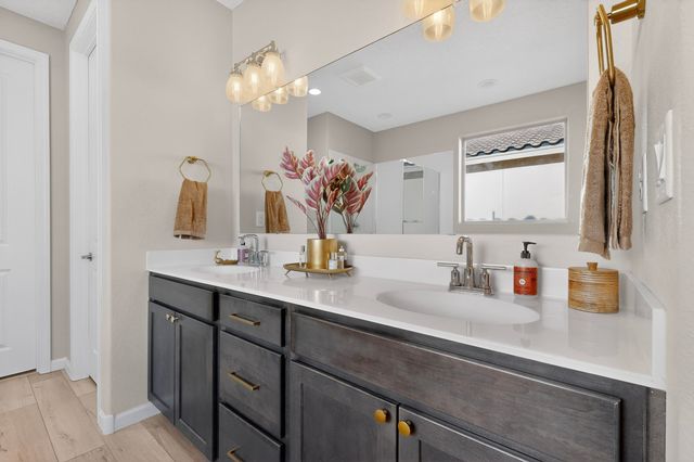 6109 Nauman Drive SE, Albuquerque, NM 87106