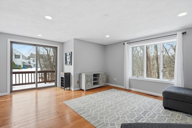 18 Carriage Ct 18, Merrimac, MA 01860