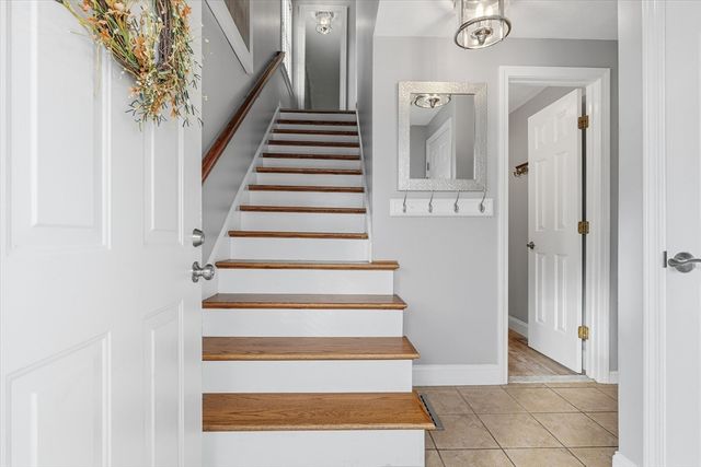 18 Carriage Ct 18, Merrimac, MA 01860