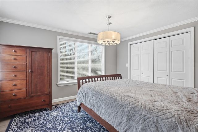 18 Carriage Ct 18, Merrimac, MA 01860