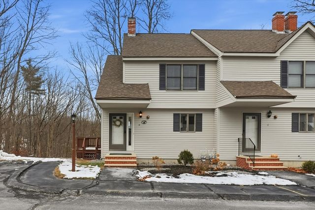 18 Carriage Ct 18, Merrimac, MA 01860