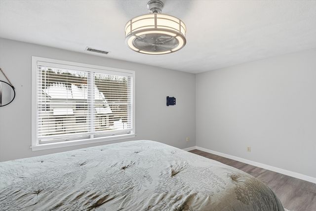 18 Carriage Ct 18, Merrimac, MA 01860