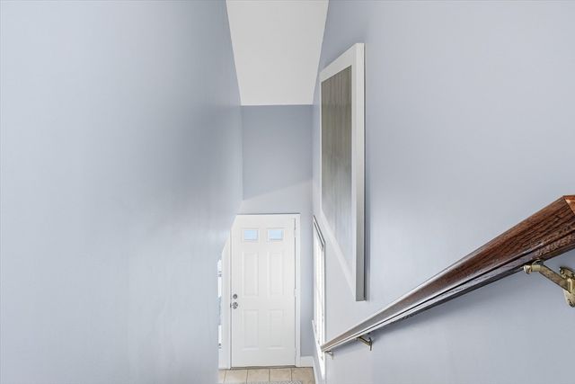 18 Carriage Ct 18, Merrimac, MA 01860