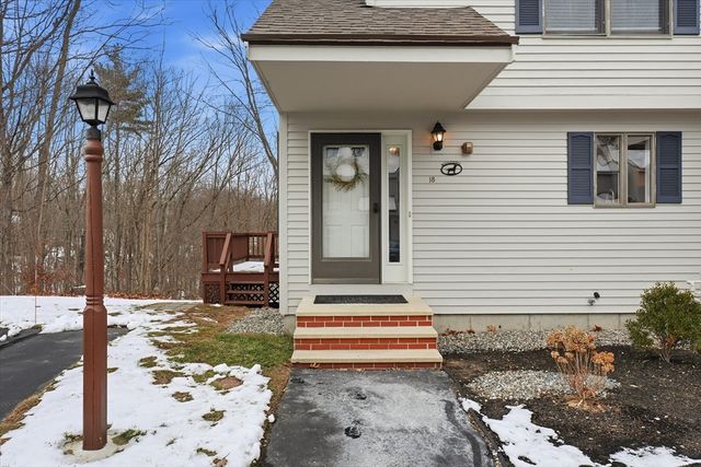 18 Carriage Ct 18, Merrimac, MA 01860